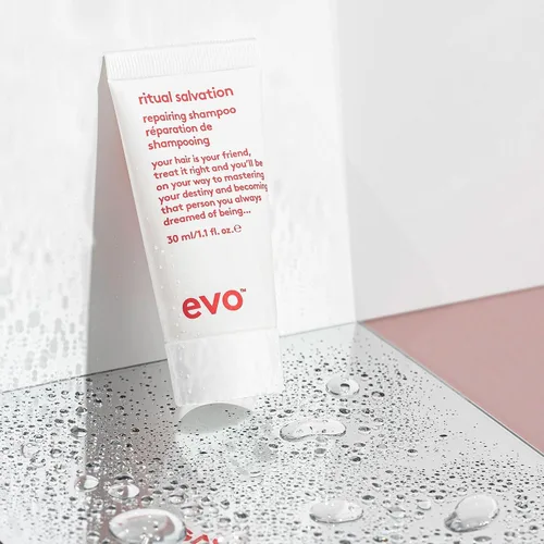 Vista 6 de EVO Champú Reparador Ritual Salvation - Limpia suavemente, trata el cabello dañado y quebradizo y protege