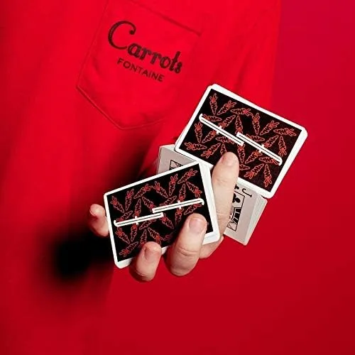 Vista 7 de MilesMagic Fontaine - Carrots Limited Carrots V3 Edition Cardistry Rare Deck de Zach Mueller con clip protector de tarjetas acrílico transparente