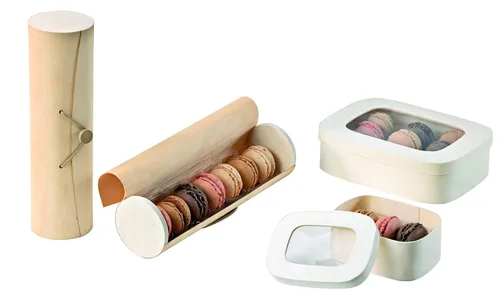 Vista 2 de PacknWood 210MAC7CYB Caja cilíndrica de madera para 7 macarons con pestillo - D: 2.5 pulgadas L: 8.9 pulgadas - 50 piezas