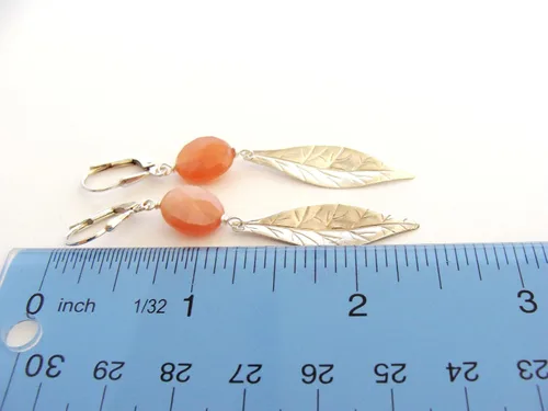 Vista 4 de Leaf and peach moonstone earrings, long, sterling silver, lightweight earrings, fun, nature theme, flashy, handmade