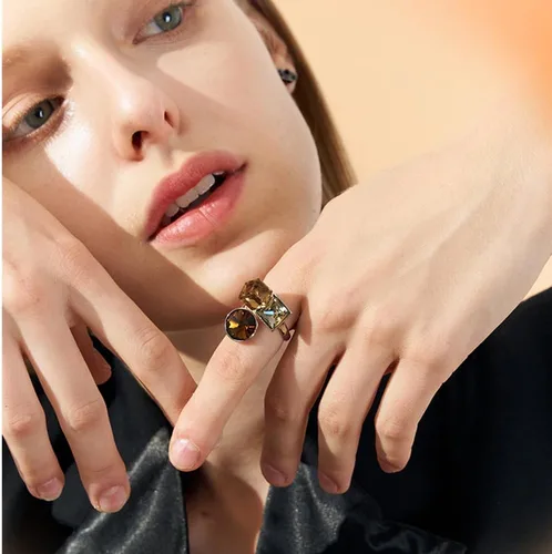 Vista 4 de Anillo abierto ajustable de cristal geométrico para mujeres y niñas, bisel apilable redondo, corte princesa, cubo CZ Art Déco, ajuste cómodo, moda