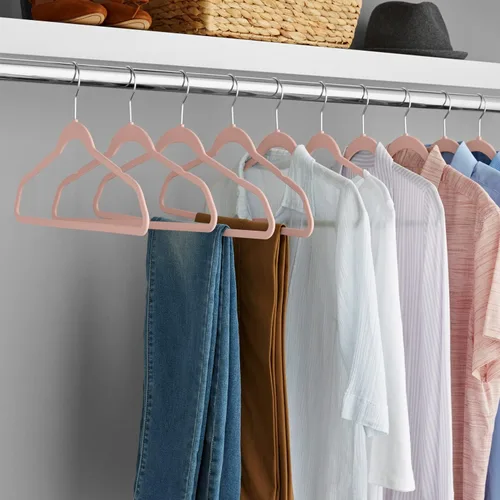 Vista 6 de [Usado] Perchas de Terciopelo para Ropa (Paquete de 50) Perchas para Trajes Resistentes y Duraderas Perchas de Colores Vibrantes Ligeras que Ahorran