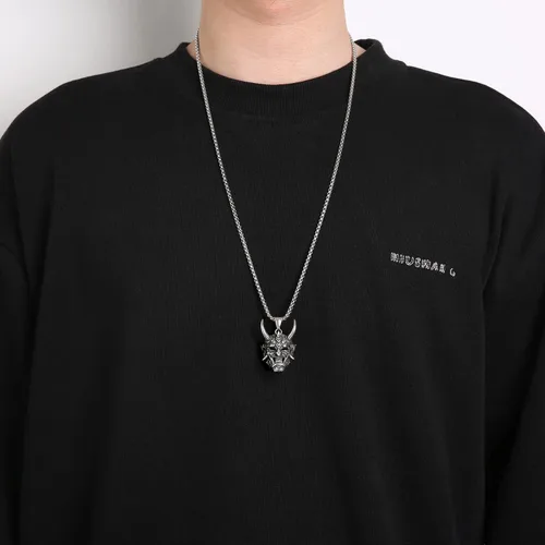 Vista 2 de HZMAN Collar gótico para hombre, máscara de Prajna, acero inoxidable, plata, malvado, demonio, fantasma, cuerno, calavera, colgante, Metal, No es