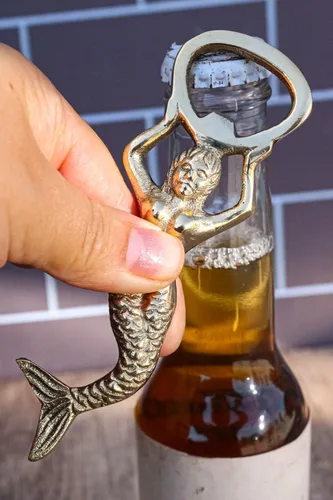 Vista 8 de Ebros Gift Vintage Marine Nautical Heavy Duty Latón Acabado Oro Sirena Costera Sirena Sirena Soda Botella de Cerveza Tapa Abremano 4.5" Alto Mar