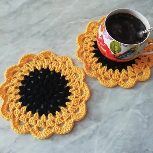 Vista 9 de Juego de 2 posavasos de ganchillo hechos a mano, diseño de girasol, tapete de mesa con aislamiento para bebidas absorbentes