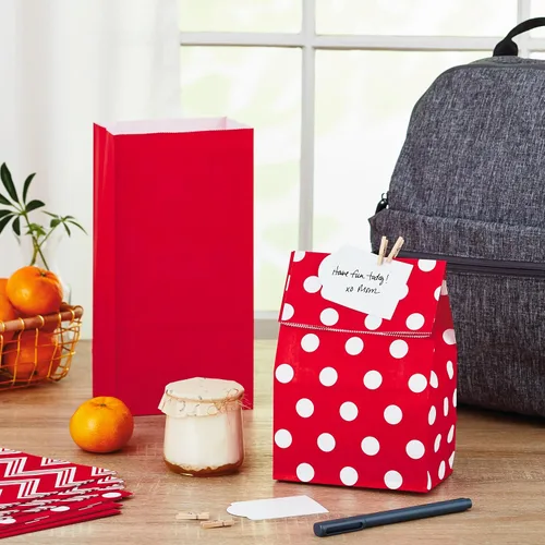 Vista 2 de Hallmark Bolsas rojas para obsequios de fiesta y golosinas envueltas, diseños variados