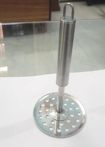 Vista 3 de Triturador de patatas hervidas de acero inoxidable y triturador de verduras, Paav Bhaji para herramienta de cocina (redondo con gancho), paquete de 1
