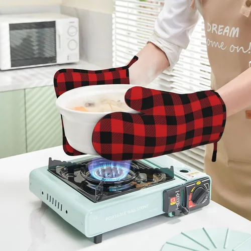 Vista 6 de Manoplas de horno y soportes para ollas a cuadros de búfalo negro y rojo, juego de 4 piezas, guantes de horno de silicona a cuadros negros y rojos