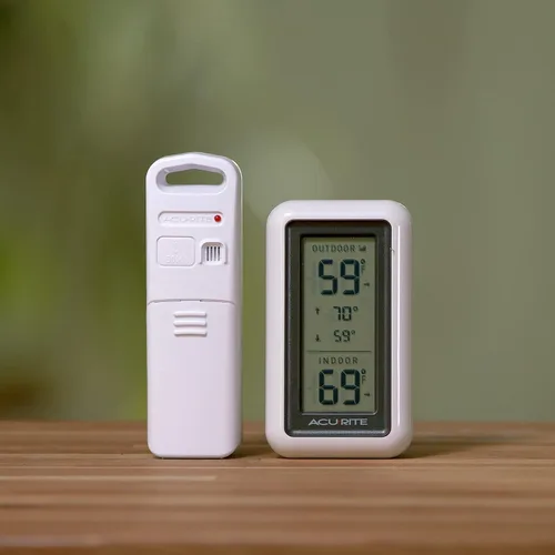 Vista 4 de AcuRite Termómetro digital con temperatura interior, exterior y altos y mínimos diarios (00424CA), color blanco