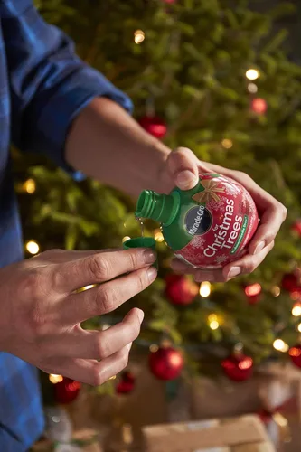 Vista 5 de Miracle-Gro para árboles de Navidad, alimento vegetal, hidrata los árboles y mantiene los árboles de Navidad verdes durante toda la temporada