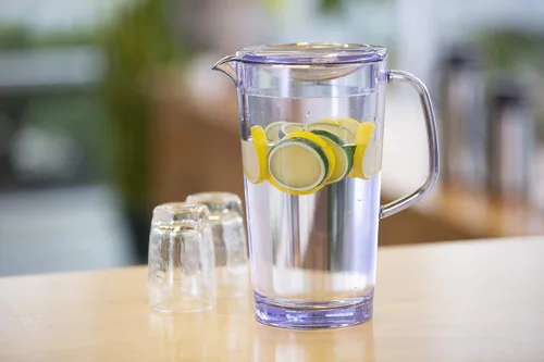 Vista 3 de Service Ideas Jarra de bebidas frías con tapa, 64 onzas, plástico