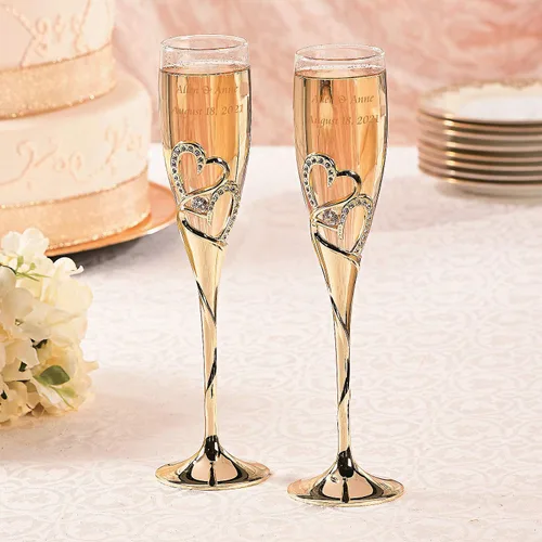 Vista 3 de Fun Express Flautas de boda personalizadas prémium con corazón apilado dorado - Decoración para el hogar
