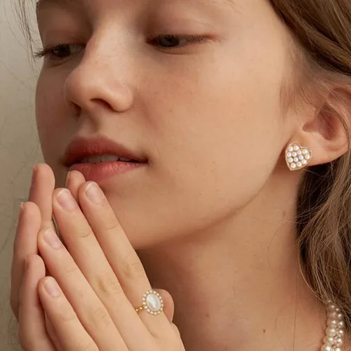 Vista 4 de 68 pares de aretes de oro para mujer, paquete múltiple, hipoalergénicos, surtidos para niñas, múltiples piercings, circonita cúbica, perla