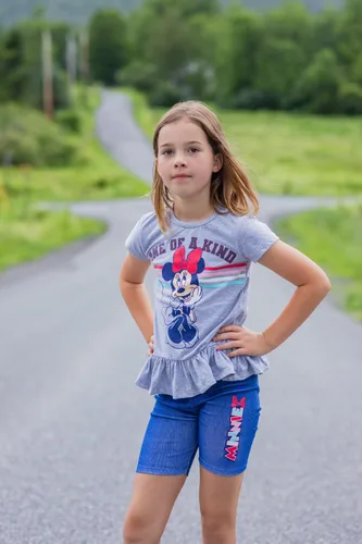 Vista 2 de Disney Minnie Mouse - Conjunto de camiseta sin mangas y pantalones cortos para bicicleta, 3 piezas para niñas