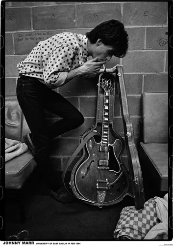 Vista 6 de AllPosters Póster de pared Johnny Marr-Uea 84 sobre marco negro, 23 x 33 pulgadas