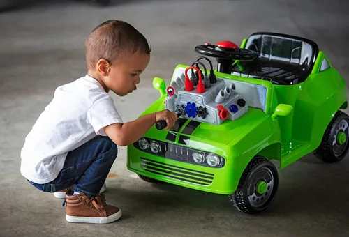 Vista 6 de Juguete eléctrico para niños Trax Fix & Ride Car para niños pequeños, 6 voltios, niños de 1.5 a 2.5 años, peso máximo del usuario 44 libras, verde