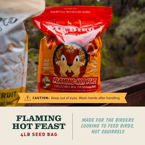 Vista 2 de Mr. Bird Flaming Hot Feast - Bolsa pequeña de semillas sueltas de 2 libras Semillas de aves silvestres de pimiento picante para comederos