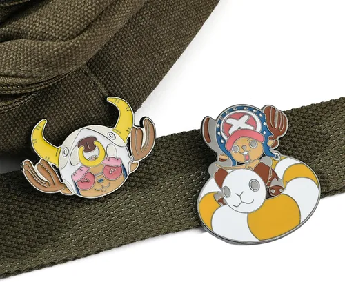 Vista 7 de Alfileres esmaltados de personajes de anime OnePiece Los pines de metal para cosplay de anime son perfectos para mochilas, bolsos, ropa y regalos