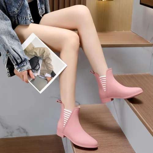 Vista 3 de Hsttgsr Botas de lluvia para mujer, cómodas botas de goma cortas antideslizantes, elegantes botines elásticos de tacón medio para jardín