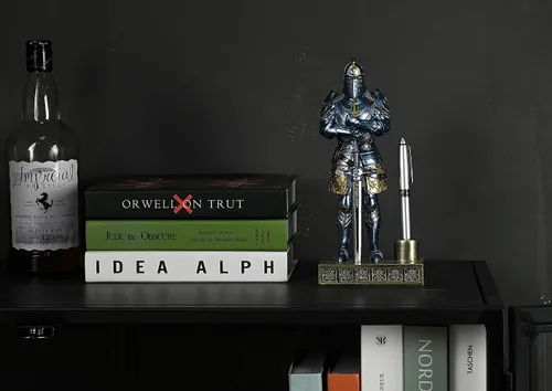 Vista 4 de Knight - Soporte decorativo para bolígrafos de resina, pisapapeles para escritorio, organizador de escritorio, regalos de festivales para novio, Azul