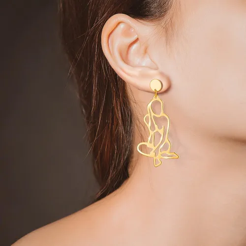 Vista 4 de Aretes colgantes de cara y cuerpo femenino, aretes de declaración estética dorada, joyería abstracta divertida para mujer