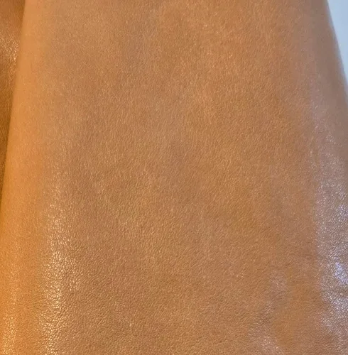 Vista 22 de NAT Leathers™ Cuero sintético sintético suave de piel sintética vegana marrón bellota (aprobado por PETA Vegano) por The Yard Piel sintética