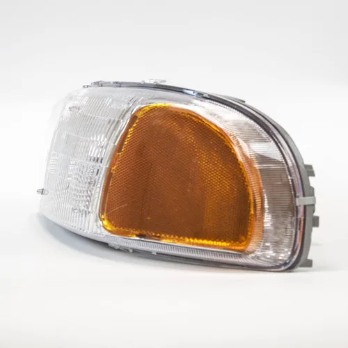 Vista 3 de TYC Conjunto de faro delantero izquierdo compatible con camioneta GMC Sierra 1999-2006