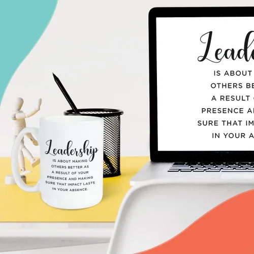 Vista 6 de Bubble Hugs Taza de café inspiradora de 15 onzas, el liderazgo es acerca de hacer que otros mejoren motivación idea de regalo para líder jefe