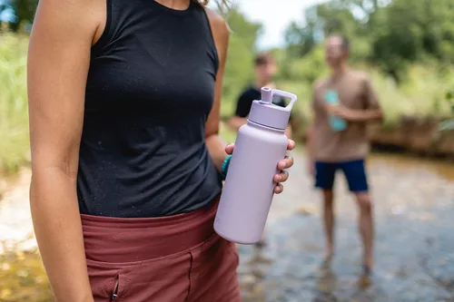 Vista 2 de Simple Modern botella de agua reutilizable con tapa para beber y con pajilla, termo de acero inoxidable con aislamiento al vacío, para gimnasio