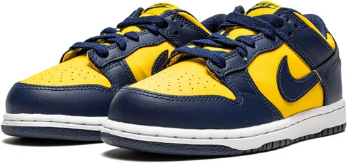 Vista 902 de Nike Kid's Dunk Low Sneaker