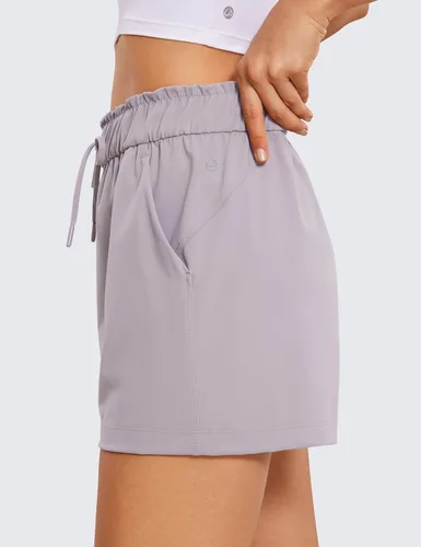 Vista 4 de CRZ YOGA Pantalones cortos deportivos elásticos en 4 direcciones para mujer, de cintura alta, cómodos pantalones cortos casuales de trabajo