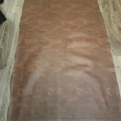 Vista 2 de NAT Leathers Cuero sintético vegano suave marrón tostado mate (vegano aprobado por PETA) 1 yarda (36 pulgadas x 54 pulgadas de ancho) cortado