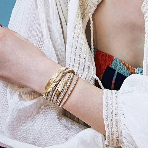 Vista 2 de Wowanoo - Juego de 3 pulseras de cuero de varias capas con cierre magnético para mujer, con cristales, ramas de árbol pulseras para mujer.