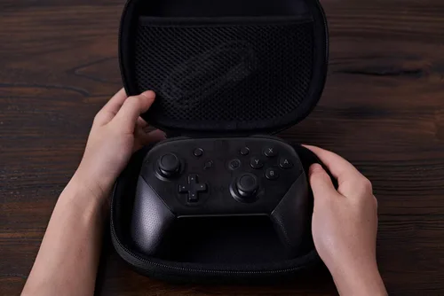 Vista 6 de 8Bitdo Classic Controller Travel Case for Pro 2 Controllers & Sn30 Pro+ Controller, Switch Pro Controller, PS5, PS4, Xbox One Controller and More