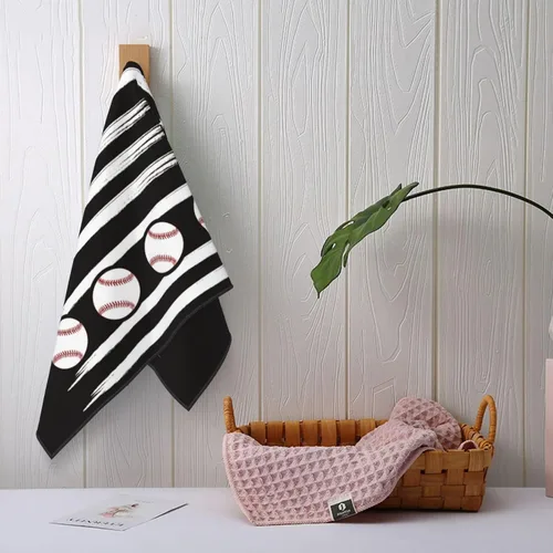 Vista 4 de Juego de 2 toallas de mano de béisbol, regalo para los amantes del béisbol, suaves y absorbentes, toallas de baño con bandera estadounidense