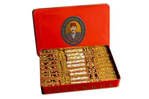 Vista 19 de Hafiz Mustafa 1864 Istanbul Baklava - Caja de pastelería - Bocadillos de postre de Baklava horneados hechos de hojas de masa filo fresca, pistacho