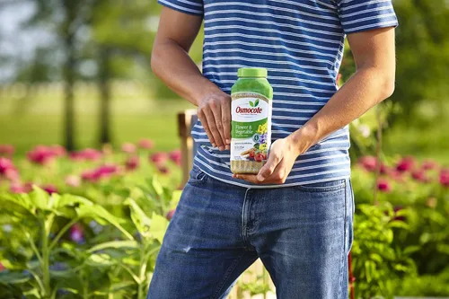 Vista 2 de Osmocote Smart-Release - Alimento para plantas para flores y verduras, fertilizante para plantas, 2 libras (paquete de 12)
