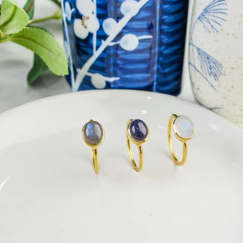 Vista 14 de Oval Birthstone Ring Bezel Set in Vermeil Gold, Sterling Silver, or Rose Gold, Stacking Birthstone Ring [rOMB]