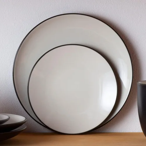 Vista 3 de Noritake Colorwave - Juego de 4 platos de ensalada Coupe de grafito, 8-1/4 pulgadas