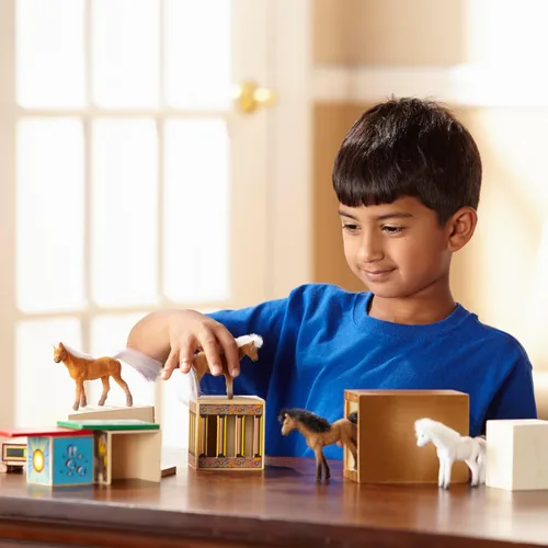 Vista 7 de Melissa & Doug - Juego de vehículos de madera para caballos con 2 caballos con vellón y rampa desplegable