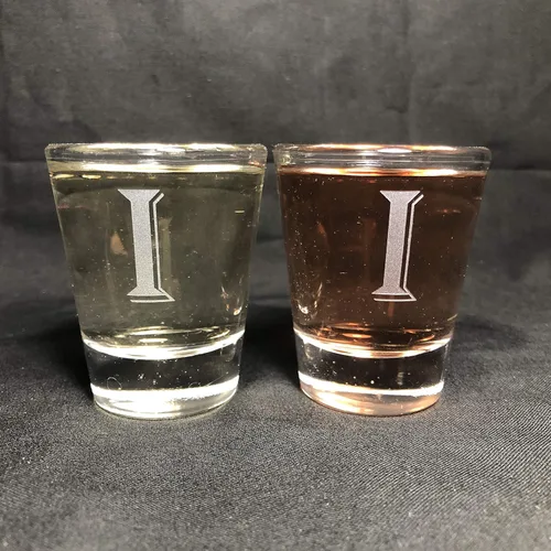 Vista 9 de Juego de 2 vasos de chupito con letras de monograma de 1.5 oz (B)