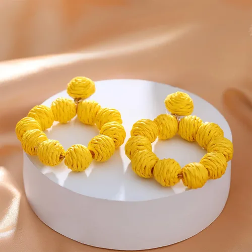 Vista 7 de Pendientes de rafia para mujeres y niñas, aretes de aro de bola de ratán, hechos a mano, bohemia, trenza, pajita de mimbre, envueltos en rafia