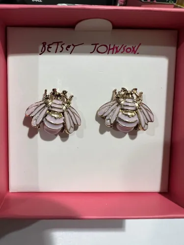 Vista 2 de Betsey Johnson Aretes de abeja, Metal, No es una piedra preciosa