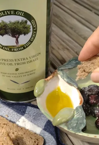 Vista 7 de HOLIVE Aceite de oliva de Israel Virgen extra Primera prensa en frío y cosecha temprana Rico en polifenoles Baja acidez premium AOVE sin