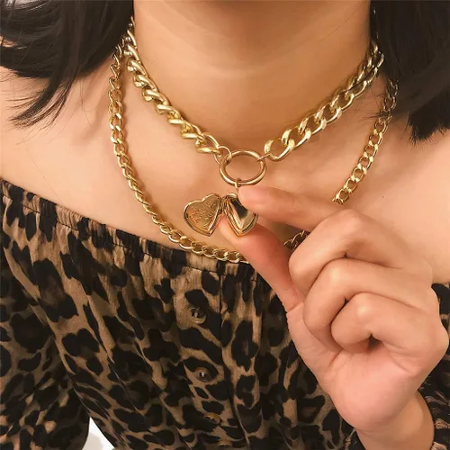 Vista 2 de AfazfaChunky - Collar con candado de oro con colgante de medallón de monedas y cadenas en capas de plata