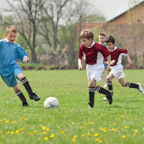 Vista 5 de Espinilleras de fútbol para jóvenes y niños con calcetines de fútbol, 3 tamaños, equipo de protección de pantorrillas, equipo ligero y ajustable