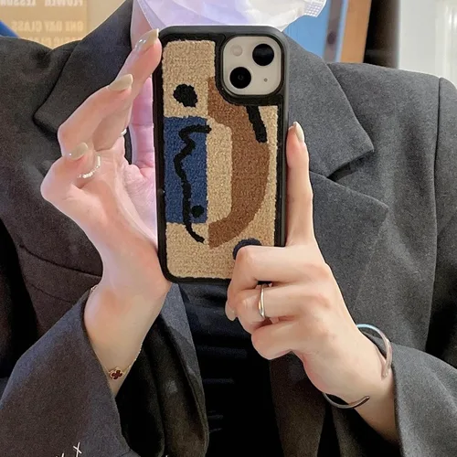 Vista 2 de Funda de teléfono geométrica de felpa cálida retro compatible con iPhone 14 Pro, elegante funda abstracta con bordado de toalla, funda protectora