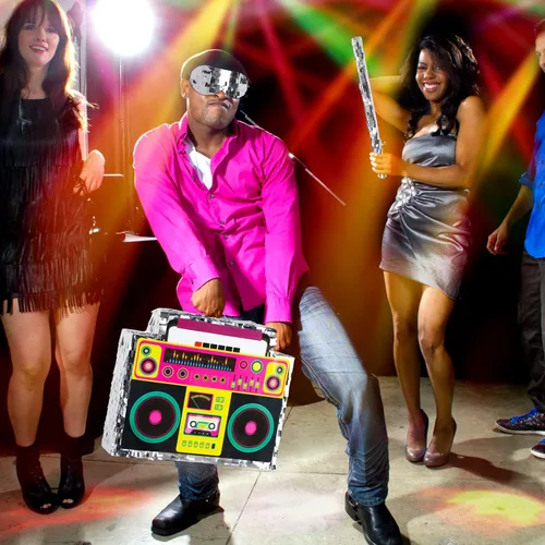 Vista 6 de Boombox Piñata con palo con los ojos vendados de los años 80, hip hop, juego de piñata mexicana para fiesta de regreso a los 80, regalos de radio
