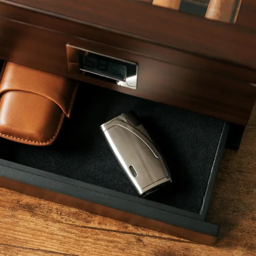 Vista 8 de CASE ELEGANCE Acabado de acero inoxidable cepillado con encendedor de cigarros de doble antorcha