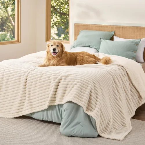 Vista 24 de Bedsure ComfyFleece® - Mantas impermeables para perros pequeños Crema
